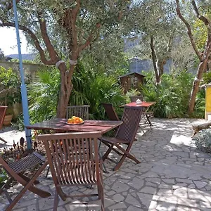 Pjacal 3*, Veli Lošinj Kroatien