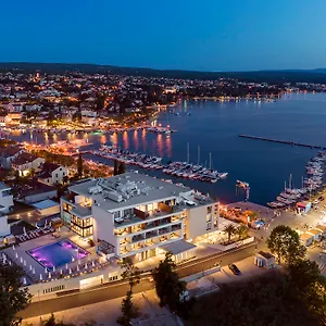 Отель Luxury Riva *****